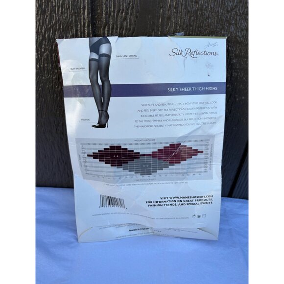 Hanes Silk Reflections Sheer Thigh Highs Style 720 EF Barely Black Sandalfoot - Picture 3 of 4